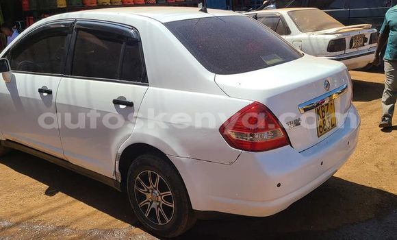 Oofamaa Nissan tiida Other Makiinaa iti Nairobi keessatti Nairobi keessatti