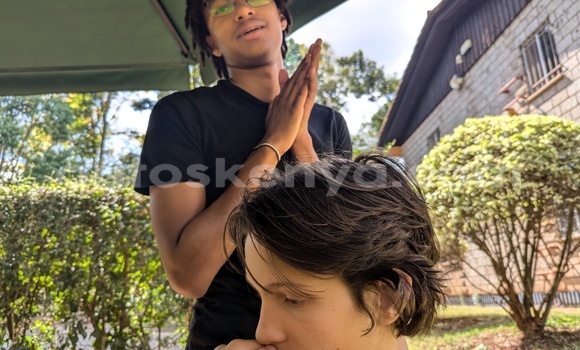 Oofamaa Aston Martin Rapide Beige Makiinaa iti Kerugoya keessatti Central Kenya keessatti