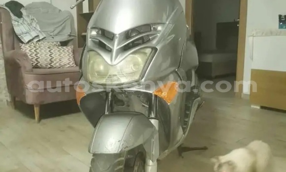 Oofamaa Aprilia Leonardo Silver Doqdoqqee iti Nairobi keessatti Nairobi keessatti Oofamaa Aprilia Leonardo Silver Doqdoqqee iti Nairobi keessatti Nairobi keessatti