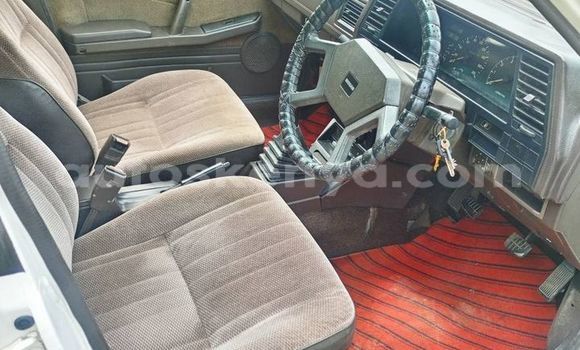 Oofamaa Nissan Sunny White Makiinaa iti Machakos keessatti Nairobi keessatti Oofamaa Nissan Sunny White Makiinaa iti Machakos keessatti Nairobi keessatti