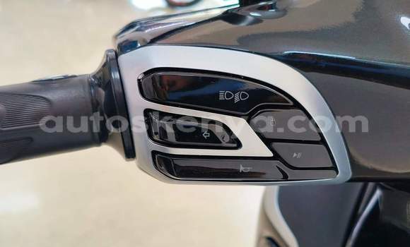 Haaraa Bajaj CHETAK Blue Doqdoqqee iti Nairobi keessatti Nairobi keessatti Haaraa Bajaj CHETAK Blue Doqdoqqee iti Nairobi keessatti Nairobi keessatti