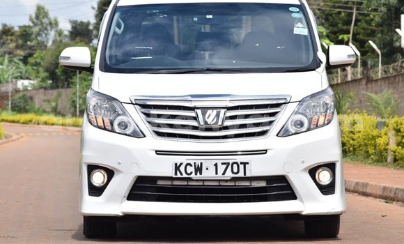 Oofamaa Toyota Alphard White Makiinaa iti Machakos keessatti Nairobi keessatti