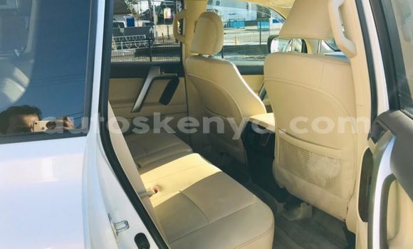 Oofamaa Toyota Prado White Makiinaa iti Machakos keessatti Nairobi keessatti Oofamaa Toyota Prado White Makiinaa iti Machakos keessatti Nairobi keessatti