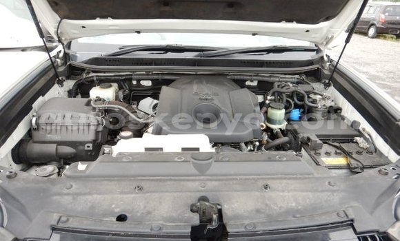 Oofamaa Toyota Prado White Makiinaa iti Machakos keessatti Nairobi keessatti Oofamaa Toyota Prado White Makiinaa iti Machakos keessatti Nairobi keessatti