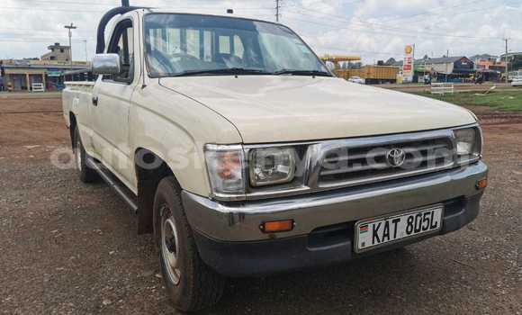 Oofamaa Toyota Hilux White Makiinaa iti Eldoret keessatti Rift Valley keessatti Oofamaa Toyota Hilux White Makiinaa iti Eldoret keessatti Rift Valley keessatti