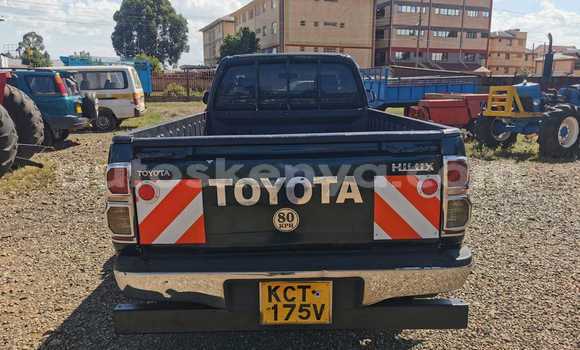 Oofamaa Toyota Hilux Blue Makiinaa iti Eldoret keessatti Rift Valley keessatti Oofamaa Toyota Hilux Blue Makiinaa iti Eldoret keessatti Rift Valley keessatti