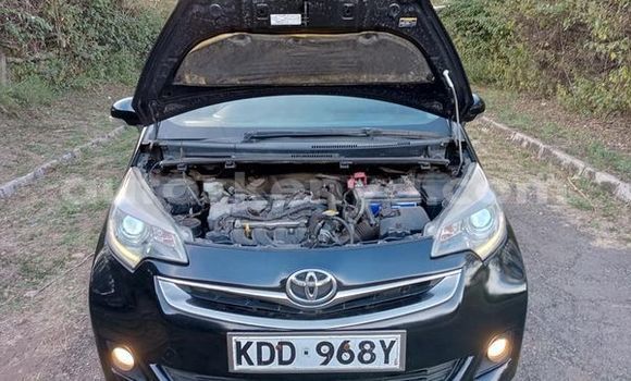 Oofamaa Toyota Ractis Black Makiinaa iti Nairobi keessatti Nairobi keessatti