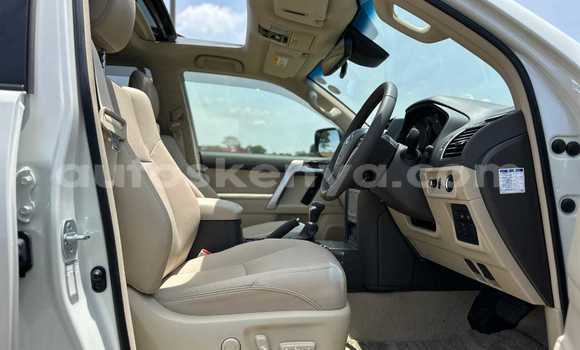 Nunua Mpya Toyota Land Cruiser Prado Nyeupe Gari ndani ya Nairobi nchini Nairobi Nunua Mpya Toyota Land Cruiser Prado Nyeupe Gari ndani ya Nairobi nchini Nairobi