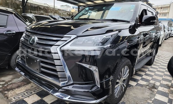 Oofamaa Lexus LX 570 Black Makiinaa iti Changamwe keessatti Coast keessatti Oofamaa Lexus LX 570 Black Makiinaa iti Changamwe keessatti Coast keessatti