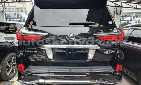 Oofamaa Lexus LX 570 Black Makiinaa iti Changamwe keessatti Coast keessatti Oofamaa Lexus LX 570 Black Makiinaa iti Changamwe keessatti Coast keessatti
