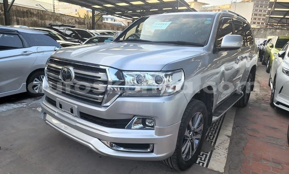 Oofamaa Toyota Land Cruiser Prado Other Makiinaa iti Bute keessatti Northeast Kenya keessatti Oofamaa Toyota Land Cruiser Prado Other Makiinaa iti Bute keessatti Northeast Kenya keessatti