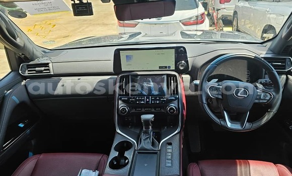 Oofamaa Lexus LX 570 Black Makiinaa iti Bute keessatti Northeast Kenya keessatti Oofamaa Lexus LX 570 Black Makiinaa iti Bute keessatti Northeast Kenya keessatti