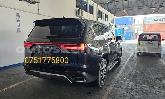 Oofamaa Lexus LX 570 Black Makiinaa iti Bute keessatti Northeast Kenya keessatti Oofamaa Lexus LX 570 Black Makiinaa iti Bute keessatti Northeast Kenya keessatti