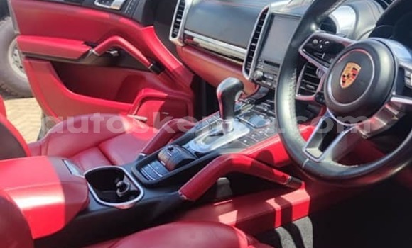 Oofamaa Porsche Cayenne Other Makiinaa iti Busia keessatti West Kenya keessatti Oofamaa Porsche Cayenne Other Makiinaa iti Busia keessatti West Kenya keessatti