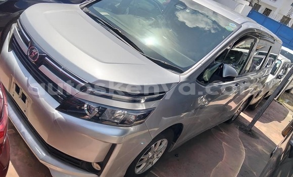 Oofamaa Toyota Voxy Other Makiinaa iti Bura keessatti Northeast Kenya keessatti