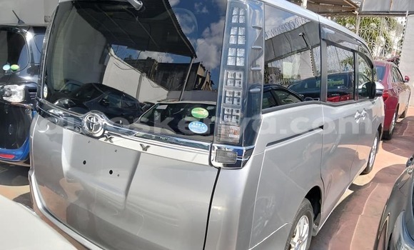 Oofamaa Toyota Voxy Other Makiinaa iti Bura keessatti Northeast Kenya keessatti Oofamaa Toyota Voxy Other Makiinaa iti Bura keessatti Northeast Kenya keessatti