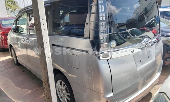 Oofamaa Toyota Voxy Other Makiinaa iti Bura keessatti Northeast Kenya keessatti Oofamaa Toyota Voxy Other Makiinaa iti Bura keessatti Northeast Kenya keessatti