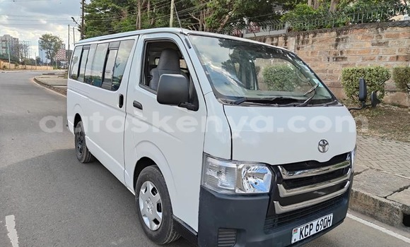 Oofamaa Toyota Hiace White Makiinaa iti Bungoma keessatti West Kenya keessatti Oofamaa Toyota Hiace White Makiinaa iti Bungoma keessatti West Kenya keessatti