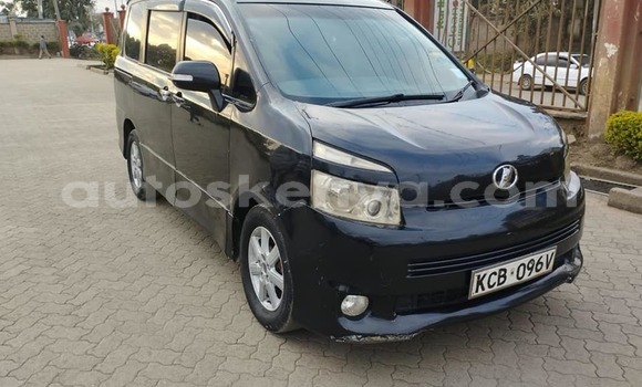 Oofamaa Toyota Voxy Black Makiinaa iti Bissil keessatti Nairobi keessatti