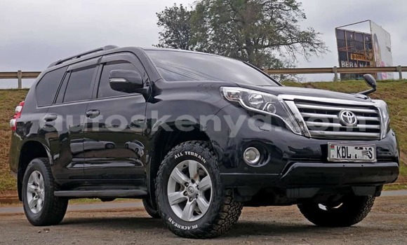 Oofamaa Toyota Land Cruiser Black Makiinaa iti Busia keessatti West Kenya keessatti