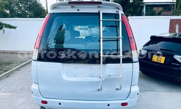 Buy Used Toyota Noah White Car in Chuka in East Kenya Buy Used Toyota Noah White Car in Chuka in East Kenya