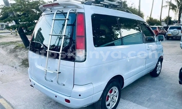 Buy Used Toyota Noah White Car in Chuka in East Kenya Buy Used Toyota Noah White Car in Chuka in East Kenya