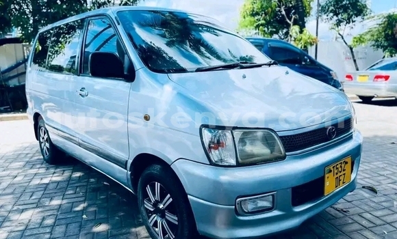 Nunua Ilio tumika Toyota Noah Nyeupe Gari ndani ya Busia nchini West Kenya