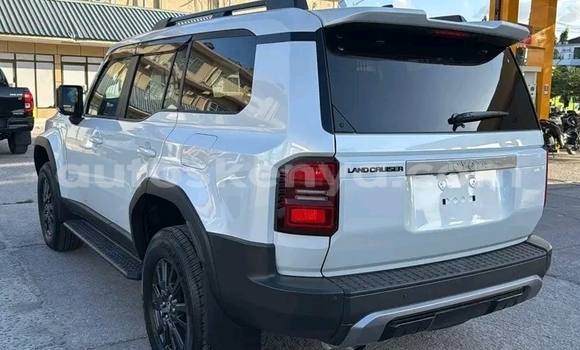 Buy Used Toyota Prado White Car in Bute in Northeast Kenya Buy Used Toyota Prado White Car in Bute in Northeast Kenya