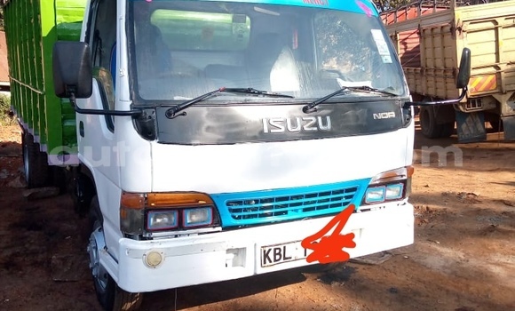 Nunua Ilio tumika Isuzu N–serie Nyeupe Lori ndani ya Nyeri nchini Kati Kenya