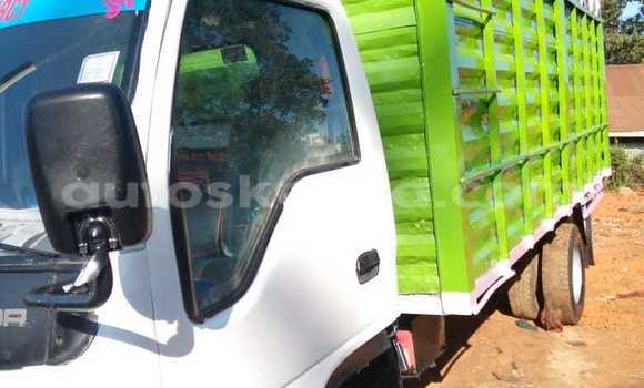 Nunua Ilio tumika Isuzu N–serie Nyeupe Lori ndani ya Nyeri nchini Kati Kenya Nunua Ilio tumika Isuzu N–serie Nyeupe Lori ndani ya Nyeri nchini Kati Kenya