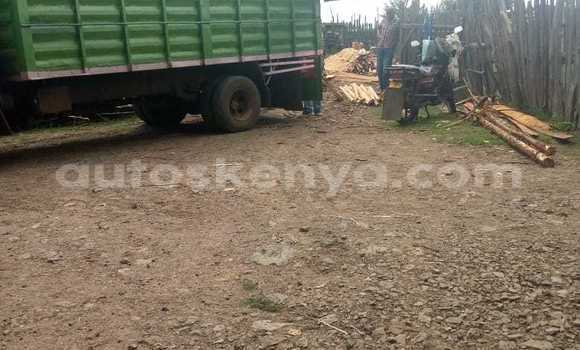 Nunua Ilio tumika Isuzu N–serie Nyeupe Lori ndani ya Nyeri nchini Kati Kenya Nunua Ilio tumika Isuzu N–serie Nyeupe Lori ndani ya Nyeri nchini Kati Kenya