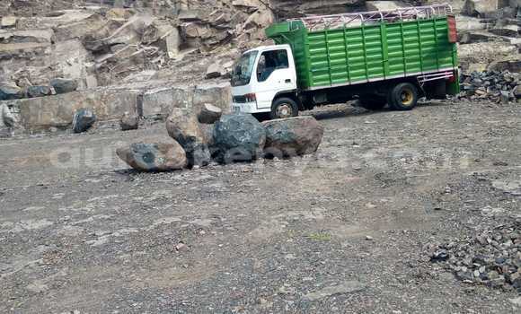 Nunua Ilio tumika Isuzu N–serie Nyeupe Lori ndani ya Nyeri nchini Kati Kenya Nunua Ilio tumika Isuzu N–serie Nyeupe Lori ndani ya Nyeri nchini Kati Kenya