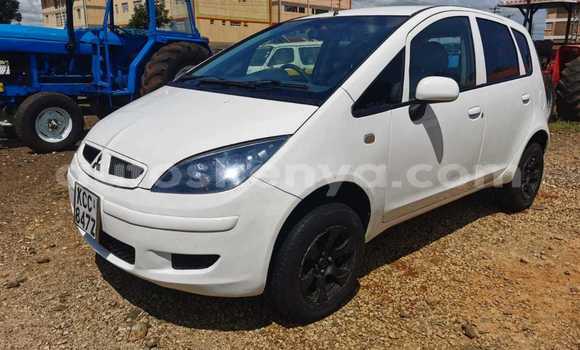 Oofamaa Mitsubishi Colt White Makiinaa iti Eldoret keessatti Rift Valley keessatti Oofamaa Mitsubishi Colt White Makiinaa iti Eldoret keessatti Rift Valley keessatti