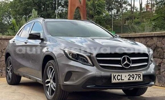 Oofamaa Mercedes-Benz GLC 250D Silver Makiinaa iti Machakos keessatti Nairobi keessatti