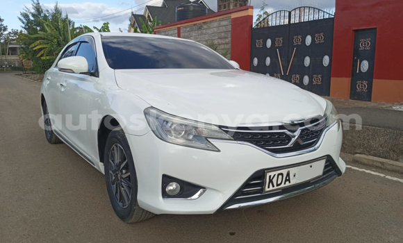 Nunua Ilio tumika Toyota Mark X Nyeupe Gari ndani ya Nairobi nchini Nairobi