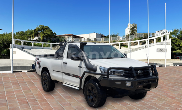 Nunua Ilio tumika Toyota Hiluxe Revo Nyeupe Gari ndani ya Mombasa nchini Kenya ya Pwani