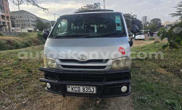 Oofamaa Toyota Hiace Silver Makiinaa iti Nairobi keessatti Nairobi keessatti Oofamaa Toyota Hiace Silver Makiinaa iti Nairobi keessatti Nairobi keessatti