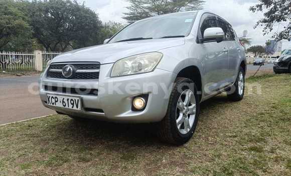 Oofamaa Toyota RAV4 Silver Makiinaa iti Nairobi keessatti Nairobi keessatti