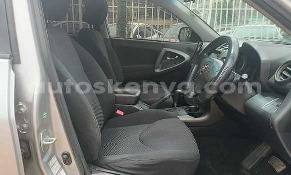 Nunua Ilio tumika Toyota RAV4 Fedha Gari ndani ya Nairobi nchini Nairobi Nunua Ilio tumika Toyota RAV4 Fedha Gari ndani ya Nairobi nchini Nairobi