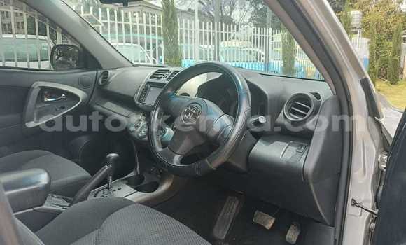 Nunua Ilio tumika Toyota RAV4 Fedha Gari ndani ya Nairobi nchini Nairobi Nunua Ilio tumika Toyota RAV4 Fedha Gari ndani ya Nairobi nchini Nairobi