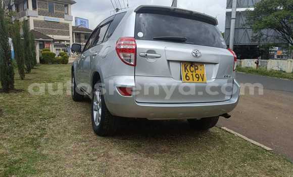 Nunua Ilio tumika Toyota RAV4 Fedha Gari ndani ya Nairobi nchini Nairobi Nunua Ilio tumika Toyota RAV4 Fedha Gari ndani ya Nairobi nchini Nairobi