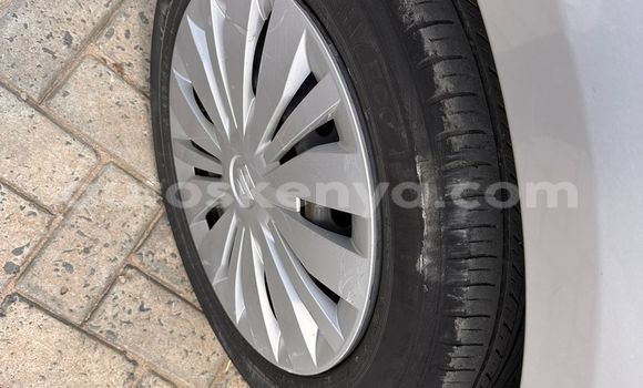 Nunua Ilio tumika Suzuki Swift Fedha Gari ndani ya Nairobi nchini Nairobi Nunua Ilio tumika Suzuki Swift Fedha Gari ndani ya Nairobi nchini Nairobi