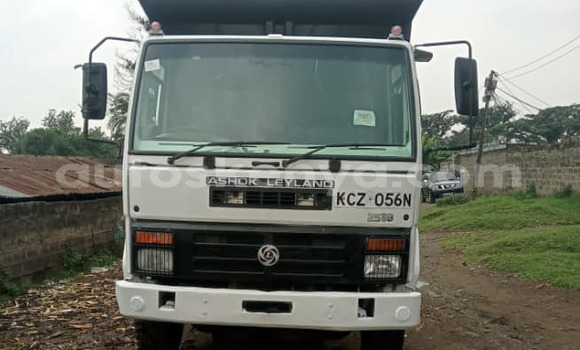 Buy Used Isuzu Bighorn White Truck in Nairobi in Nairobi