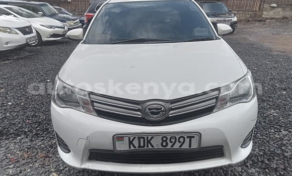Oofamaa Toyota Axio White Makiinaa iti Bura keessatti Northeast Kenya keessatti