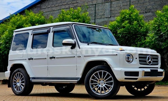 Oofamaa Mercedes-Benz GLC 250D White Makiinaa iti Bute keessatti Northeast Kenya keessatti