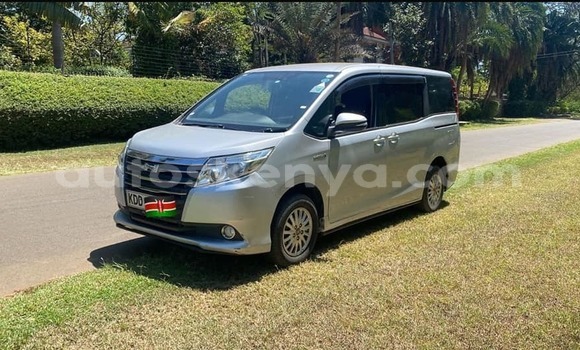 Oofamaa Toyota Noah Other Makiinaa iti Bungoma keessatti West Kenya keessatti
