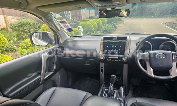 Buy Used Toyota Land Cruiser White Car in Chuka in East Kenya Buy Used Toyota Land Cruiser White Car in Chuka in East Kenya