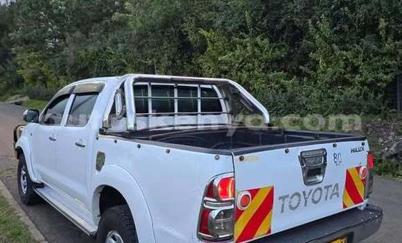 Nunua Ilio tumika Toyota Hilux Nyingine Gari ndani ya Nairobi nchini Nairobi
