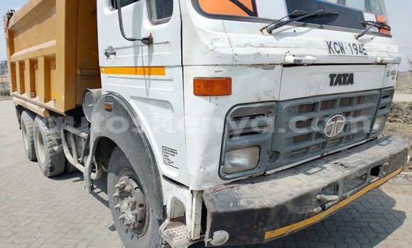 Nunua Ilio tumika Toyota Dyna Nyeupe Lori ndani ya Bura nchini Kaskazini Mashariki mwa Kenya