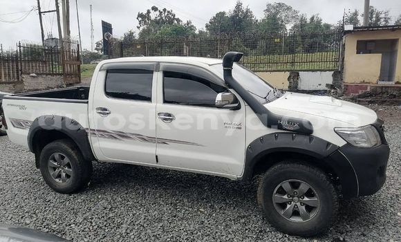 Nunua Ilio tumika Toyota Hilux Nyeupe Gari ndani ya Busia nchini West Kenya Nunua Ilio tumika Toyota Hilux Nyeupe Gari ndani ya Busia nchini West Kenya